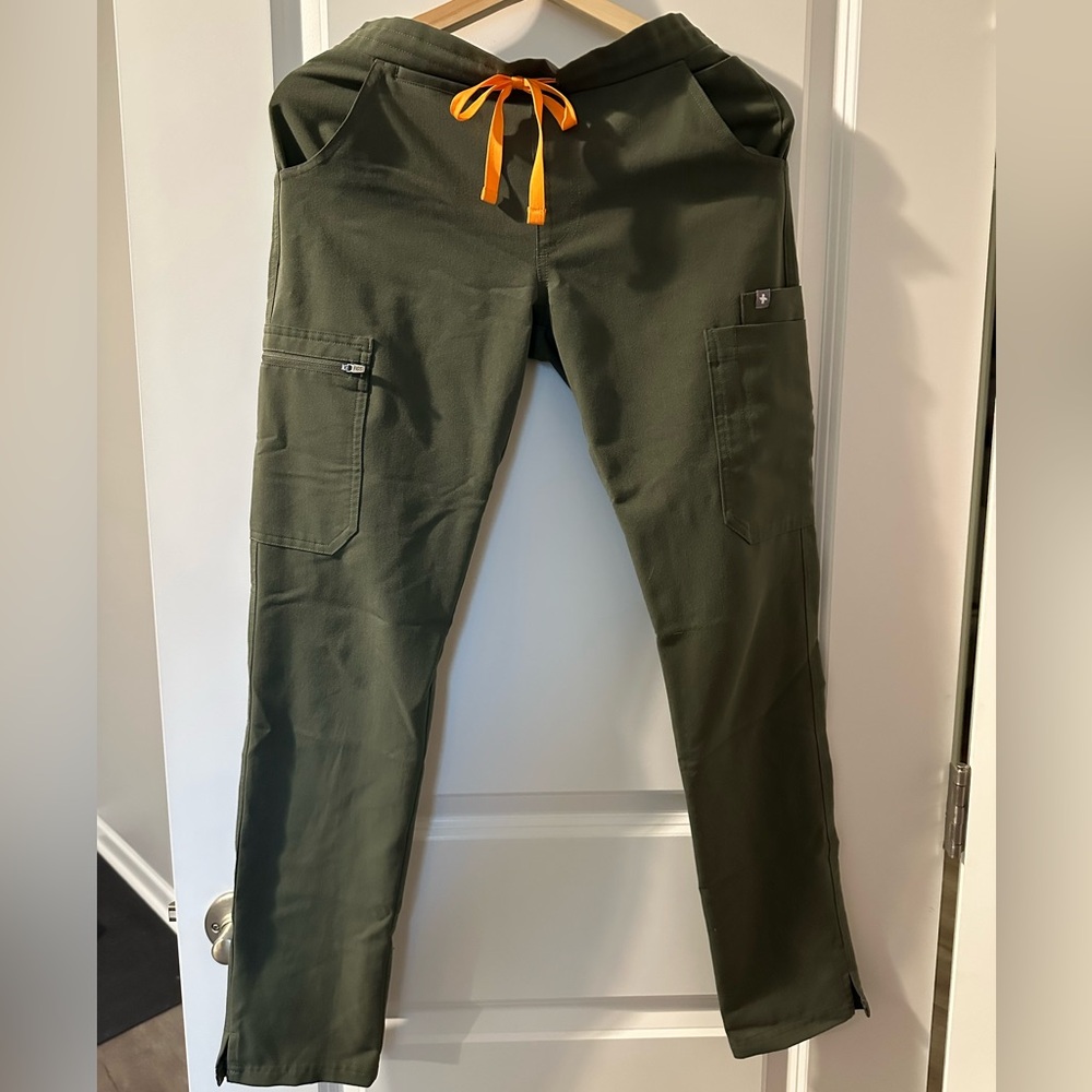 FIGS- XXS regular Yola Pant 
Moss with original orange string